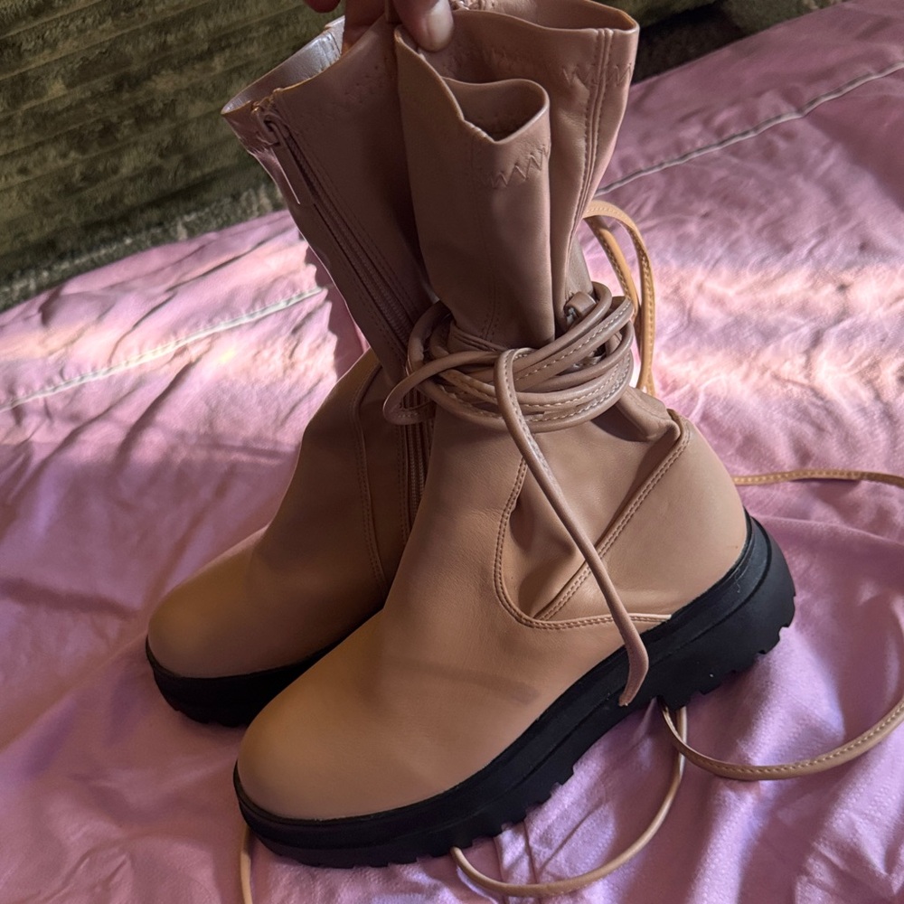 Elegant Lace-Up Tan Women's Boots